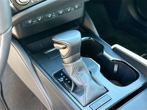 Used 2024 Lexus ES 350 w/ Luxury Package image 28