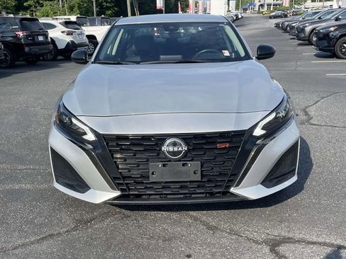 Used 2024 Nissan Altima 2.5 SR FWD image 2