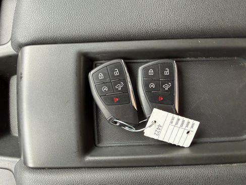 Used 2023 Chevrolet Silverado 1500 LT AWD/4WD image 35