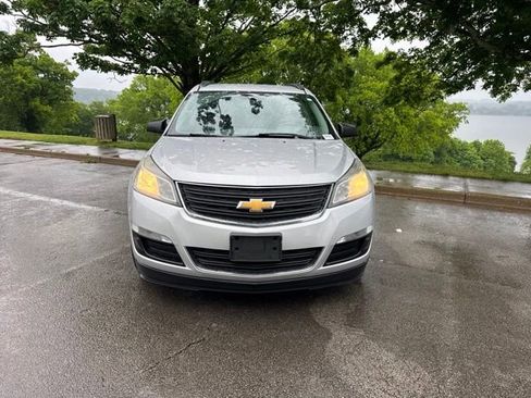 Used 2016 Chevrolet Traverse LS FWD image 2