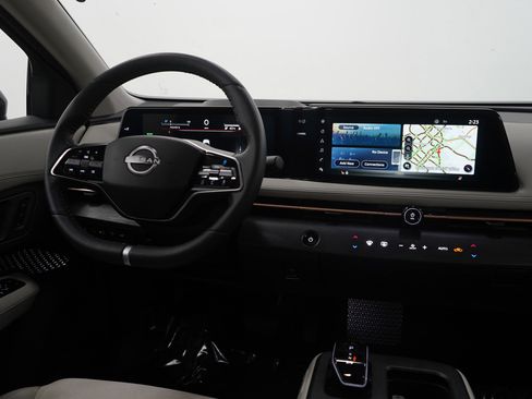 Used 2023 Nissan Ariya AWD image 12