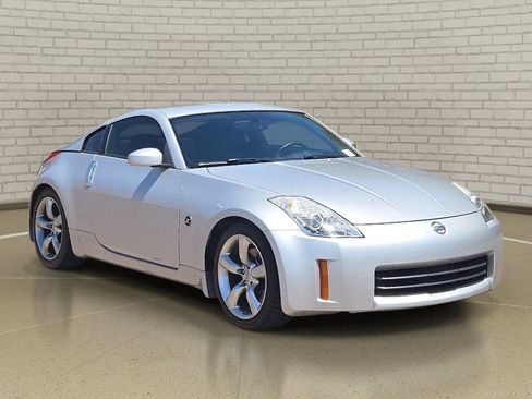Used 2006 Nissan 350Z Touring w/ (N93) Cargo Convenience Pkg RWD image 3