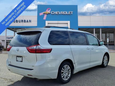 Used 2016 Toyota Sienna L image 4