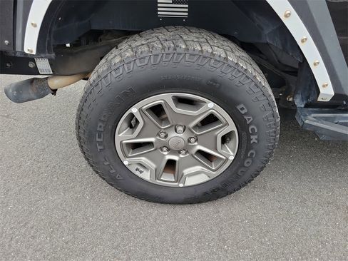 Used 2016 Jeep Wrangler Rubicon w/ Power Convenience Group image 7