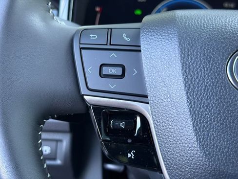 Used 2025 Toyota Camry SE w/ Convenience Package FWD image 24