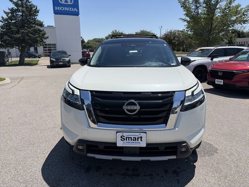 Used 2022 Nissan Pathfinder Platinum w/ Cargo Package AWD/4WD image 2