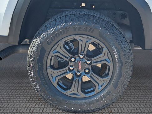 Used 2025 GMC Canyon Elevation image 10