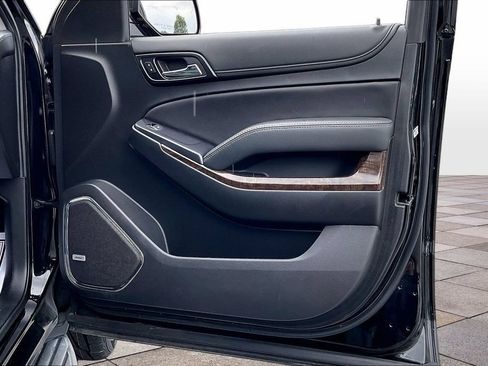 Used 2019 Chevrolet Suburban LT RWD image 24
