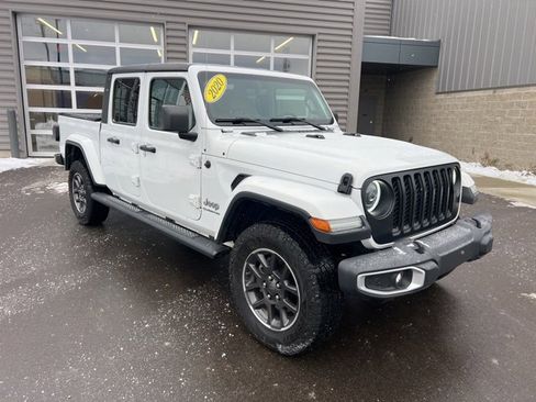 Used 2020 Jeep Gladiator Overland image 3