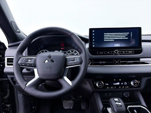 New 2026 Mitsubishi Outlander LE AWD/4WD image 12