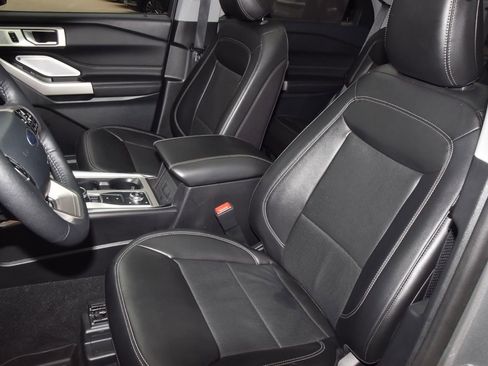 Used 2024 Ford Explorer Limited w/ Limited Technology Package image 34