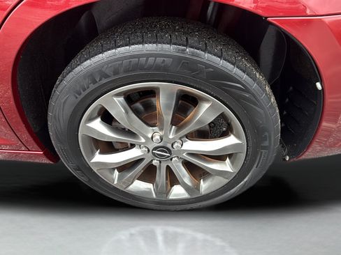 Used 2014 Chrysler 300 S AWD/4WD image 31