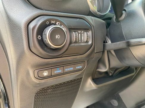 Used 2022 Jeep Wrangler Unlimited Sahara AWD/4WD image 21