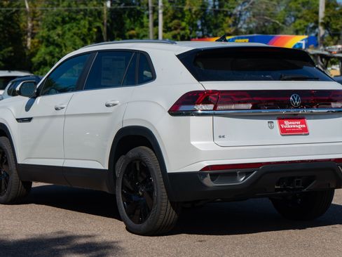 New 2026 Volkswagen Atlas Cross Sport SE image 4