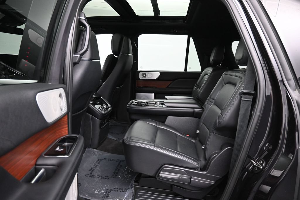 Used 2020 Lincoln Navigator L Reserve w/ Equipment Group 208A Reserve AWD/4WD image 24