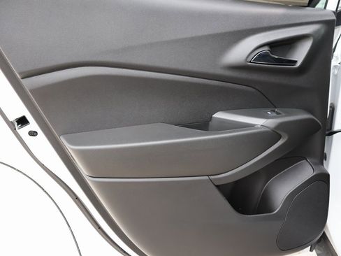 Used 2025 Chevrolet Trax LT w/ Driver Confidence Package image 16