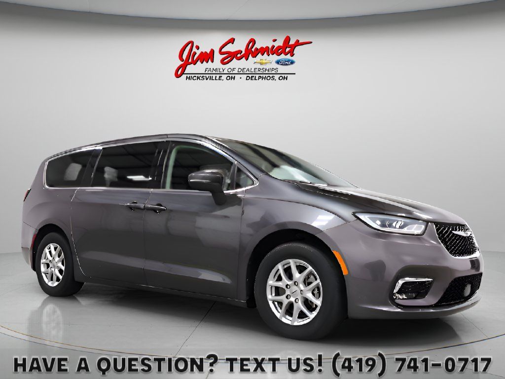 Used 2023 Chrysler Pacifica Touring-L FWD image 1