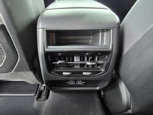 Used 2024 Jeep Grand Cherokee Laredo AWD/4WD image 15