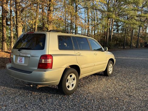 Used 2003 Toyota Highlander 4WD V6 image 3