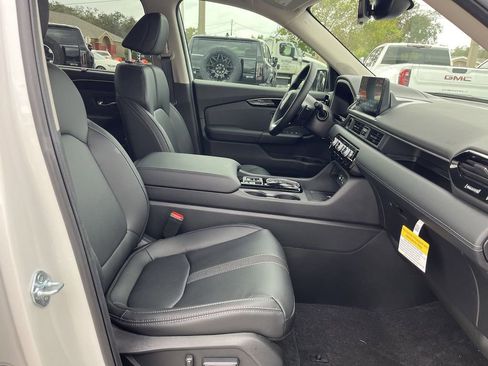 New 2025 Honda Pilot Touring image 8