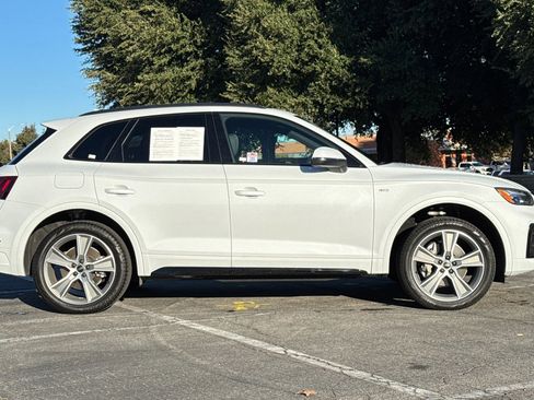 Certified 2025 Audi Q5 2.0T Premium w/ Convenience Plus Package image 3
