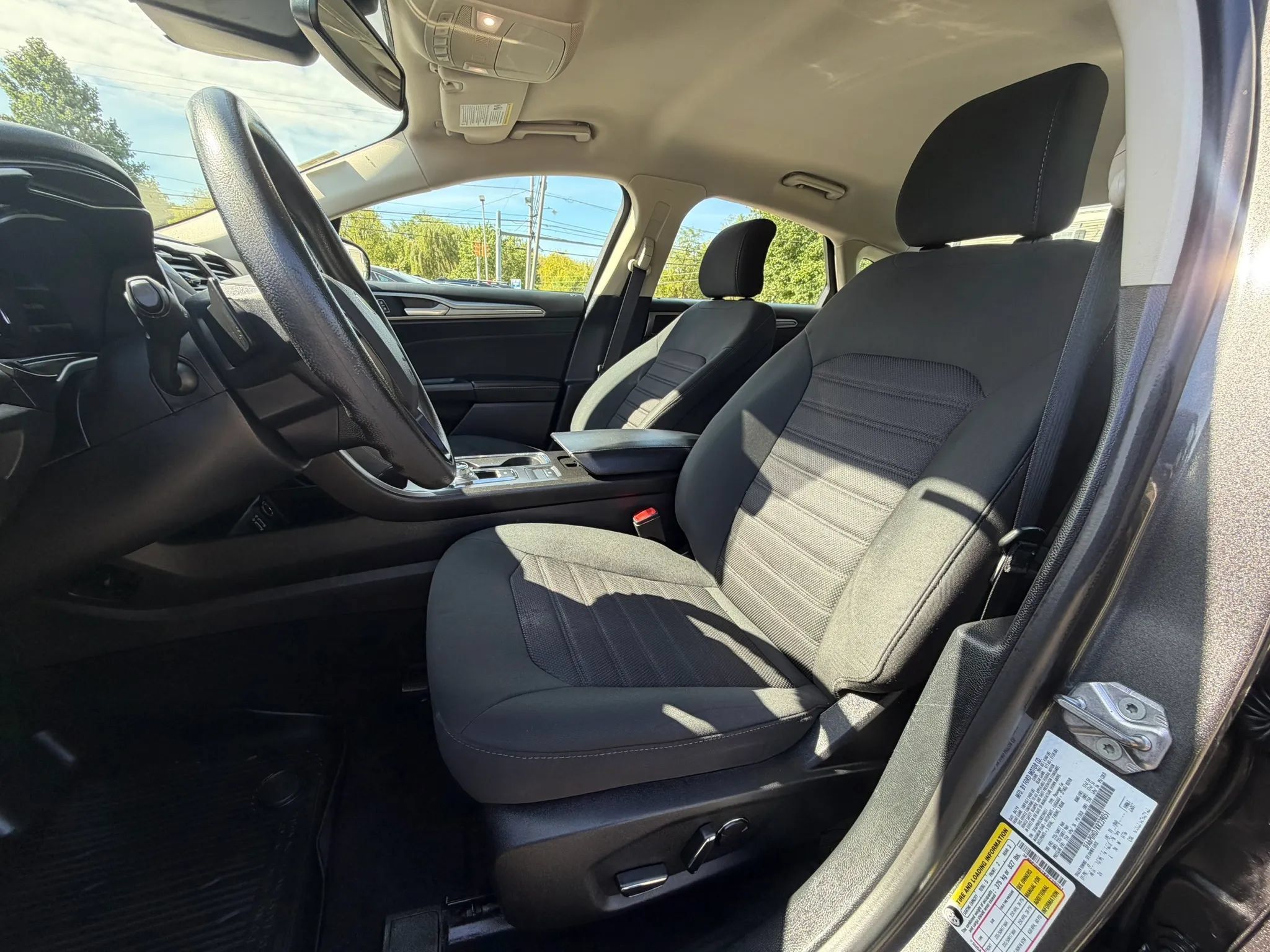 Used 2019 Ford Fusion SE FWD image 13