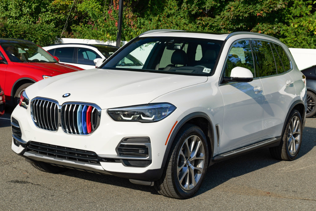 Used 2023 BMW X5 xDrive40i AWD/4WD image 3