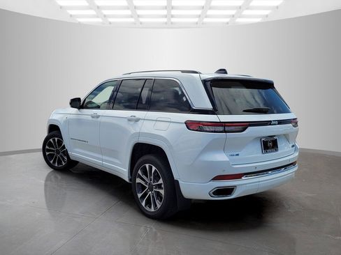 Used 2022 Jeep Grand Cherokee Overland w/ MOPAR Finishing Package AWD/4WD image 6