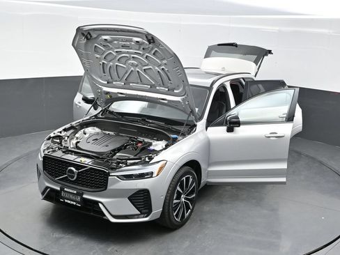 Used 2025 Volvo XC60 B5 Plus AWD/4WD image 40