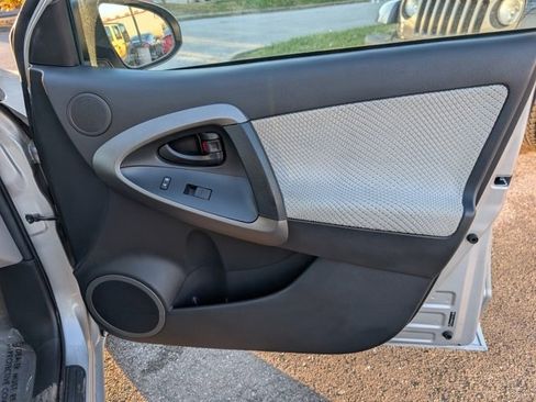 Used 2014 Toyota RAV4 EV image 25