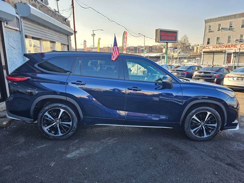 Used 2021 Toyota Highlander XSE image 3