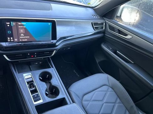 Used 2024 Volkswagen Atlas Cross Sport SE FWD image 11