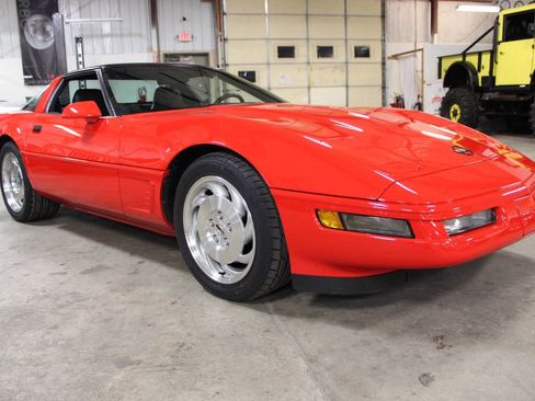 Used 1996 Chevrolet Corvette Base 2dr Hatchback image 8