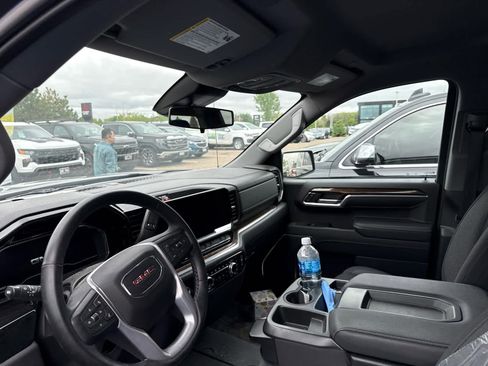 Used 2023 GMC Sierra 1500 SLE AWD/4WD image 6
