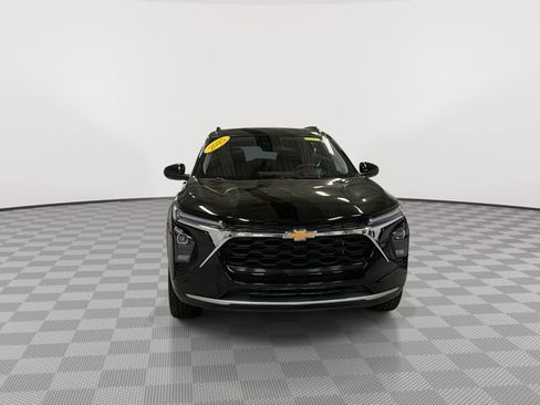 Certified 2025 Chevrolet Trax LT w/ LT Convenience Package FWD image 3