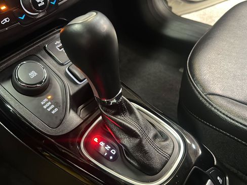 Used 2019 Jeep Compass Latitude AWD/4WD image 25