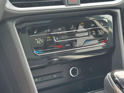 New 2026 Volkswagen Taos SE FWD image 20