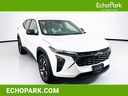 Used 2024 Chevrolet Trax RS image 1