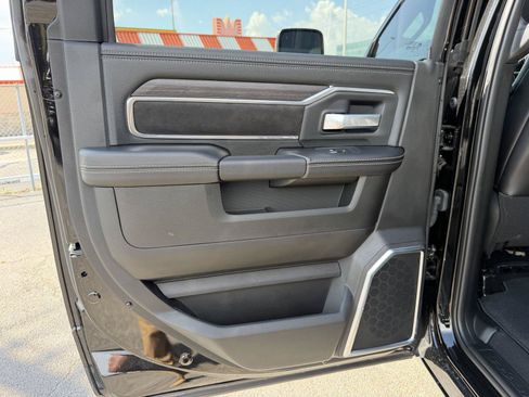 Used 2025 RAM 2500 Laramie AWD/4WD image 17