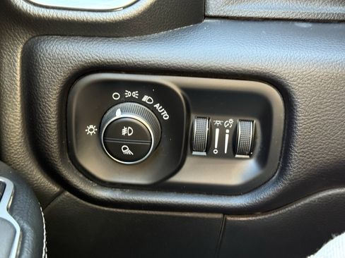 Used 2024 RAM 2500 Laramie image 25