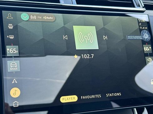 Used 2025 Land Rover Range Rover Velar Dynamic SE image 17