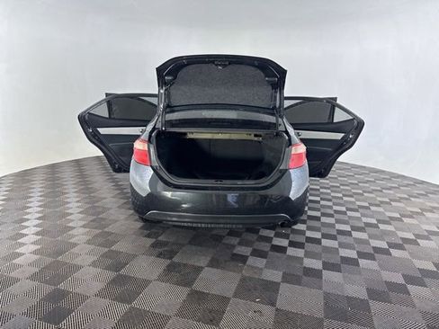 Used 2017 Toyota Corolla LE w/ Carpet Mat Package (TMS) FWD image 18