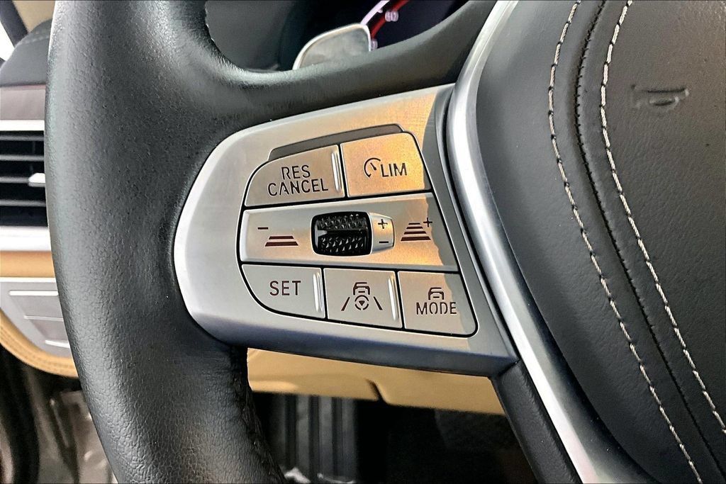 Used 2022 BMW 750i xDrive AWD/4WD image 18