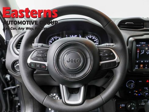 Used 2023 Jeep Renegade Latitude image 10