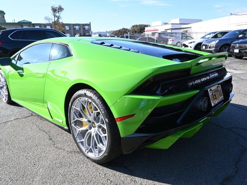 Used 2021 Lamborghini Huracan EVO RWD image 11