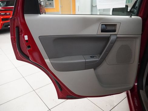 Used 2011 Ford Focus SE FWD image 26