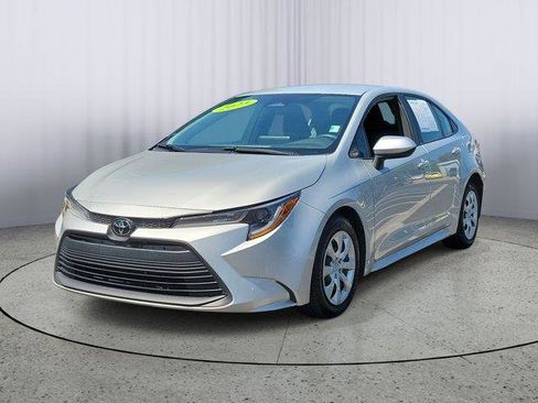 Used 2023 Toyota Corolla LE FWD image 3