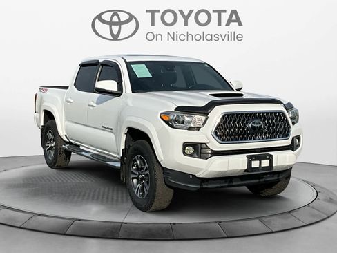 Used 2019 Toyota Tacoma TRD Sport w/ TRD Premium Sport Package image 8
