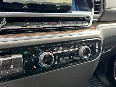 Used 2025 Chevrolet Silverado 1500 LT image 18