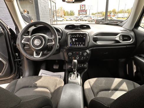 Used 2023 Jeep Renegade Latitude image 18